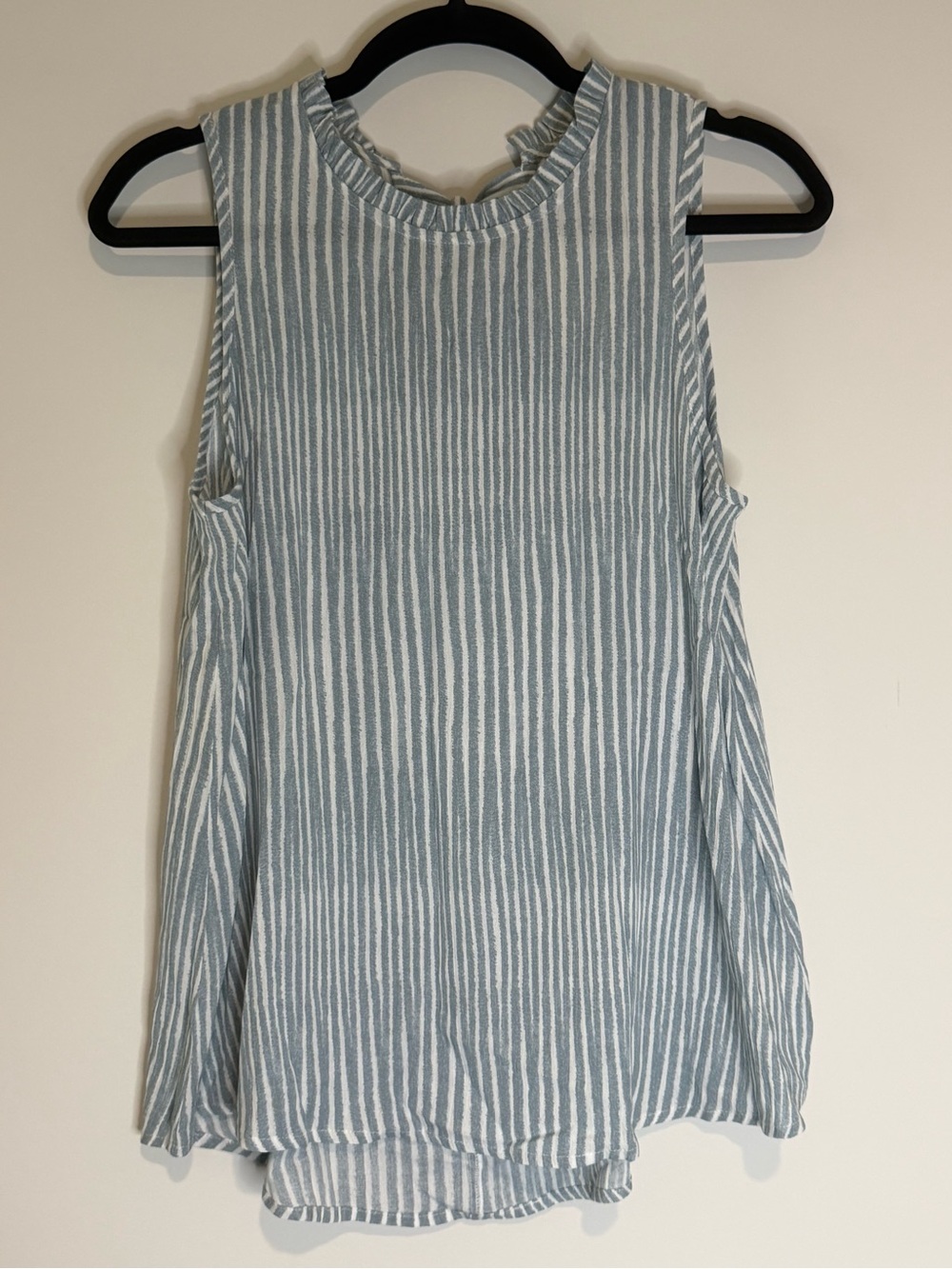 NWT (S) Hem & Thread Sleeveless Blue and White Striped Tank Top - Picture 3 of 6